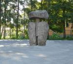 Totem, kő 3m  Árkos (Erdély)