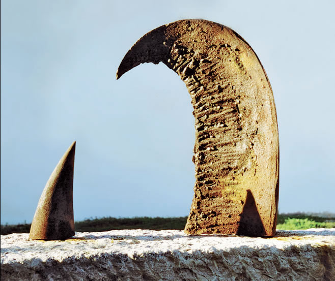 Ráhatás (vasöntvény, 48x55x15 cm) 1999
